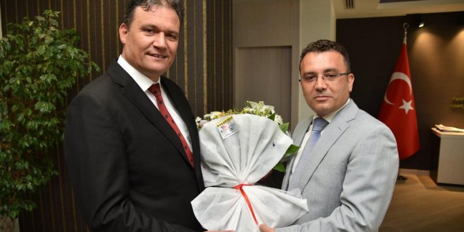 Başkan Ergün Zabıta Haftası’nı pasta keserek kutladı