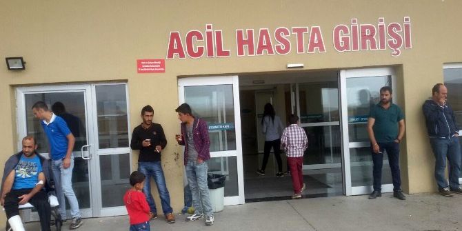 Minibüsle Taksi Çarpıştı: 12 Yaralı