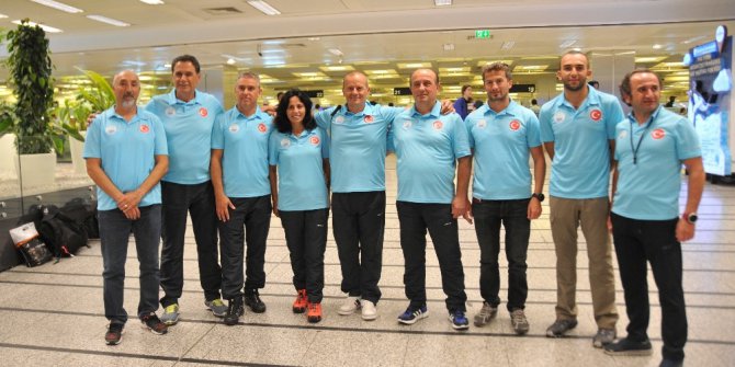 Manş Denizi’ni yüzerek geçen Türk yüzücüler yurda döndü