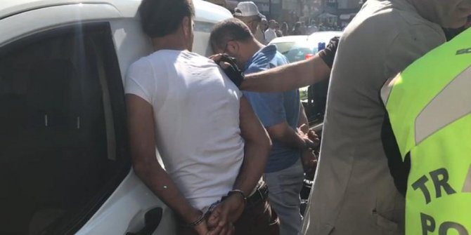 Trafik polisi ile sürücü arasında “ceza” kavgası