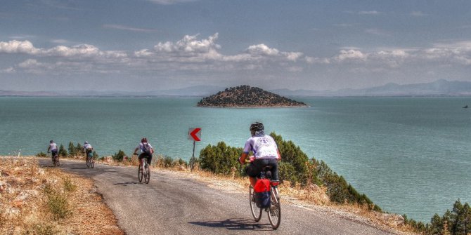 Beyşehir Gölü etrafında pedal çevirecek