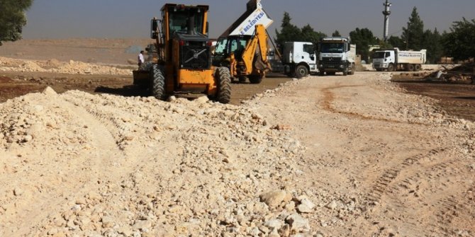 Akçakale kırsalında yol çalışmaları sürüyor