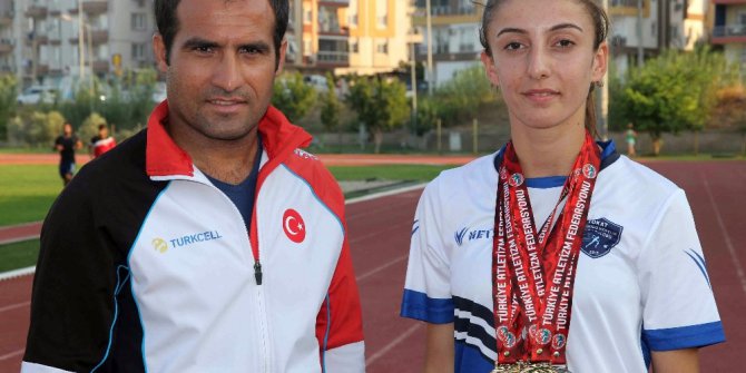 Lise öğrencisi Bedriye şampiyonluklara koşuyor