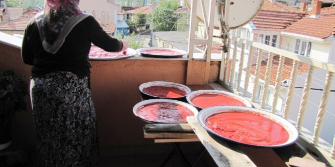 Kadınların salça yapma telaşı