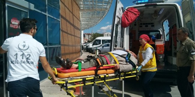 Dolmuş ile otomobil çarpıştı: 1 yaralı