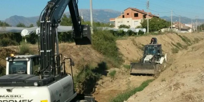 Sarıgöl merkezindeki 2 kilometrelik dere temizlendi