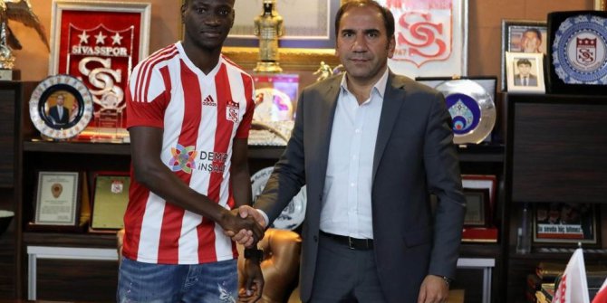 Sivasspor’a Kongolu orta saha oyuncusu
