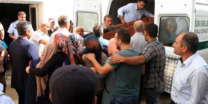 Kazada hayatını kaybeden anne, kızı ve torunu defnedildi