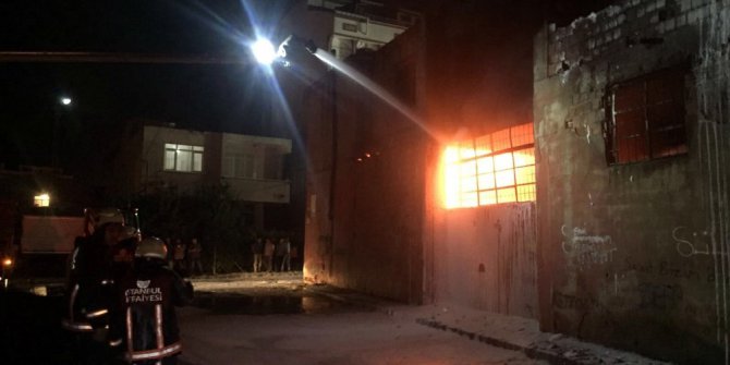 Arnavutköy’de boya fabrikasında yangın