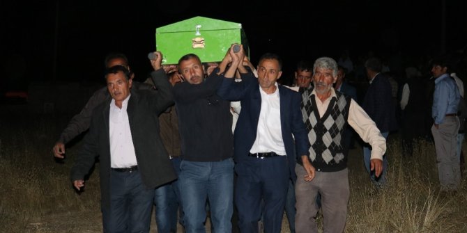 Trafik kazasında hayatını kaybeden 7kişi yan yana defnedildi