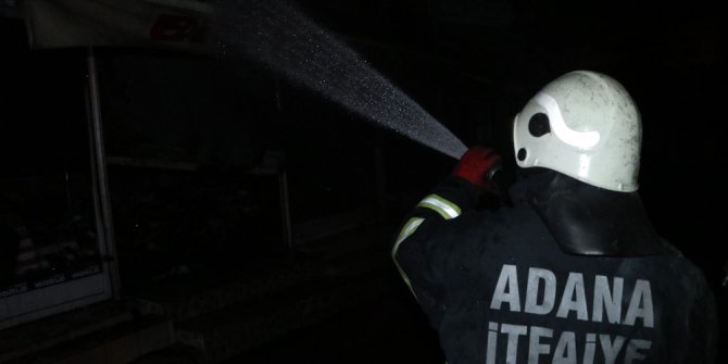 Ayakkabı dükkanı alevlere teslim oldu