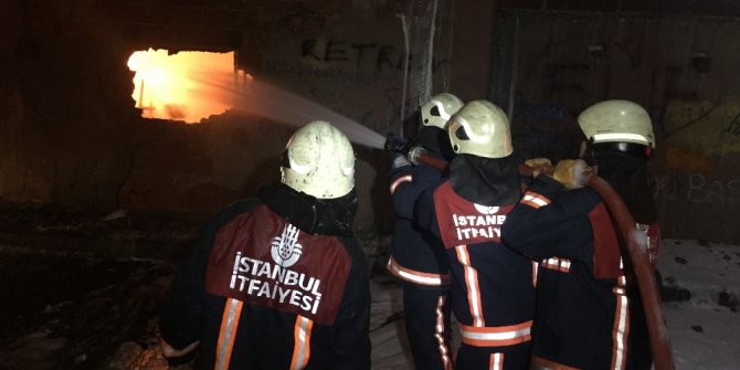Arnavutköy’deki boya fabrikası yangını: 2 itfaiye eri yaralandı