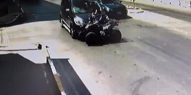 ATV sürücüsünün çarpma sonrası yola fırlaması kamerada