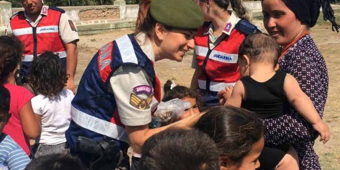 Jandarma mevsimlik işçileri unutmadı