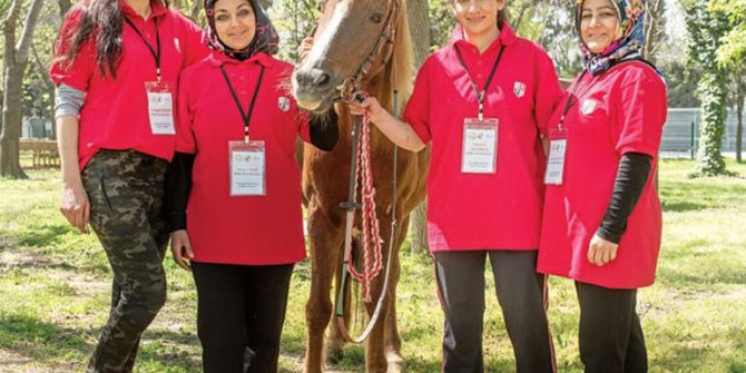 Bursa’da kadın seyisler yetişiyor