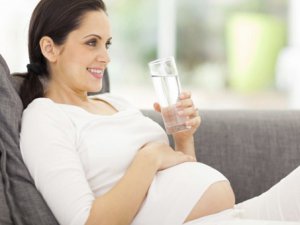 Hamilelikte içilen her bardak su bebeğinize can verir