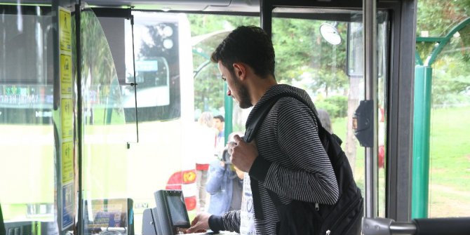 Yeni öğrencilerin ulaşım kartları hazır