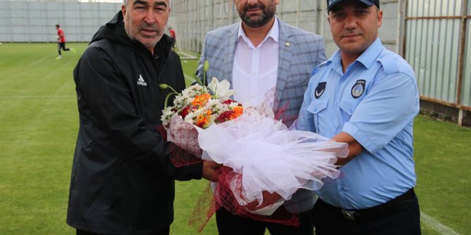 Zabıtadan, Sivassporlu futbolculara baklava ikramı