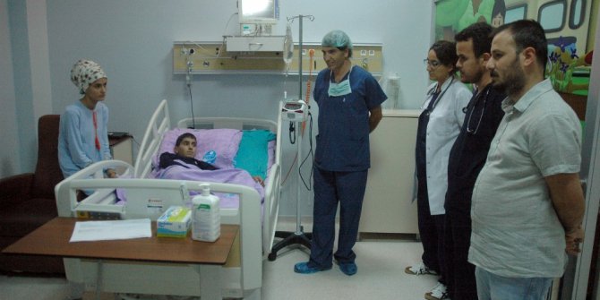 Elektrik akımına kapılan çocuk yeniden hayata tutundu