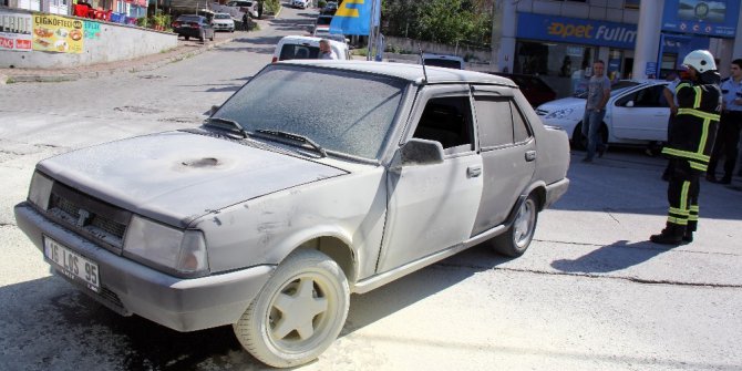 Bir saat önce aldığı araç yandı