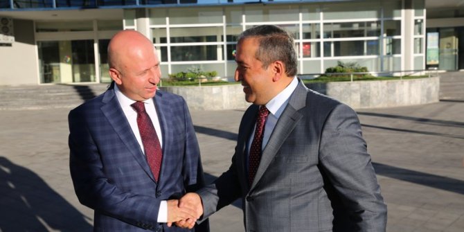 Kaymakam Ali Candan’dan Başkan Çolakbayrakdar’a veda ziyareti