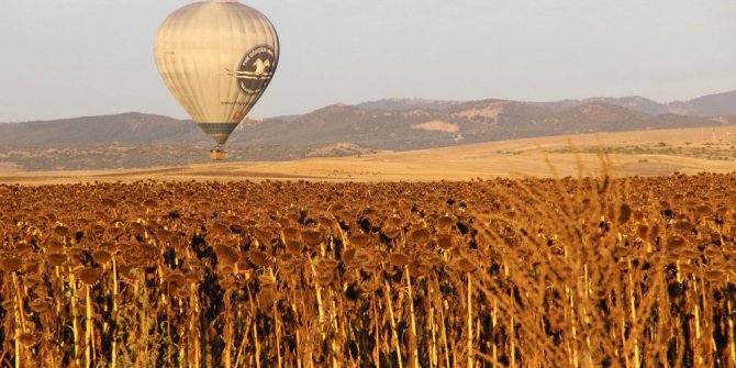Bozkırın ortasında denizden sonra balon keyfi