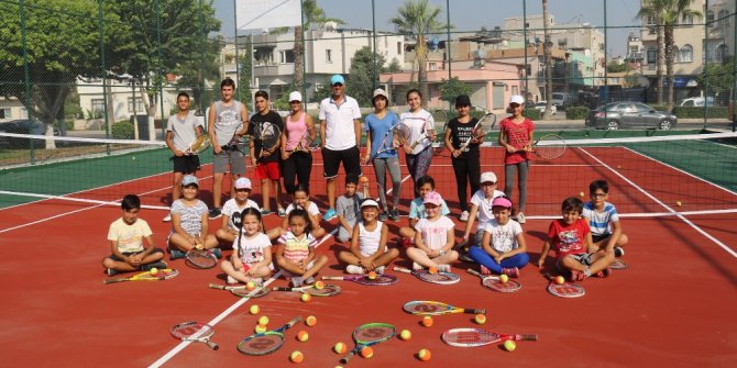 Akdeniz ilk tenis kortuna kavuştu