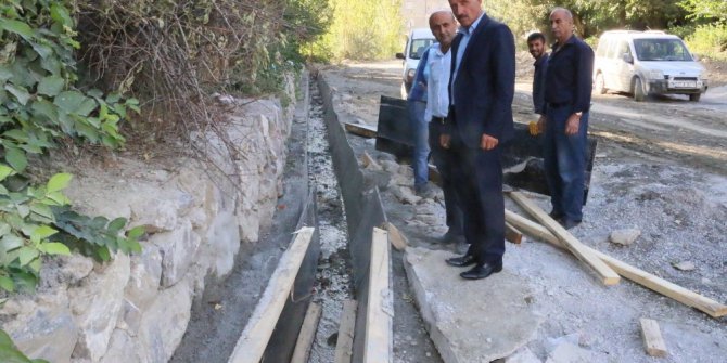 Hakkari’de su ve drenaj kanalları yapılıyor