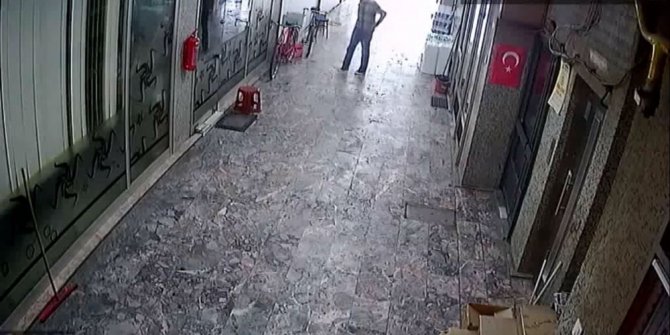 Esnafın bisikletini pasaj içinden çaldı