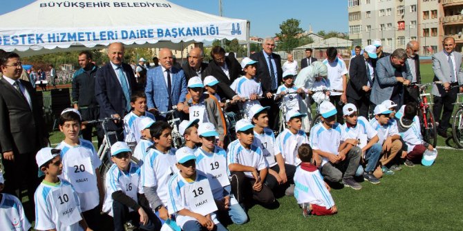 Vali ve milletvekillerinin bisiklet turu