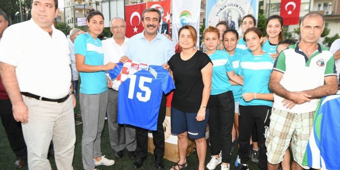 Çukurova’dan sporculara malzeme desteği