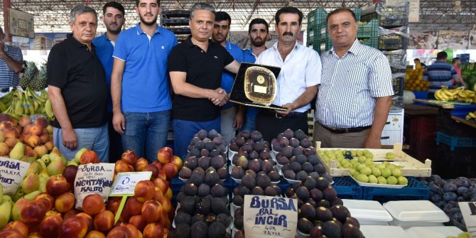 Muratpaşa’da ‘Örnek pazarcılara’ plaket