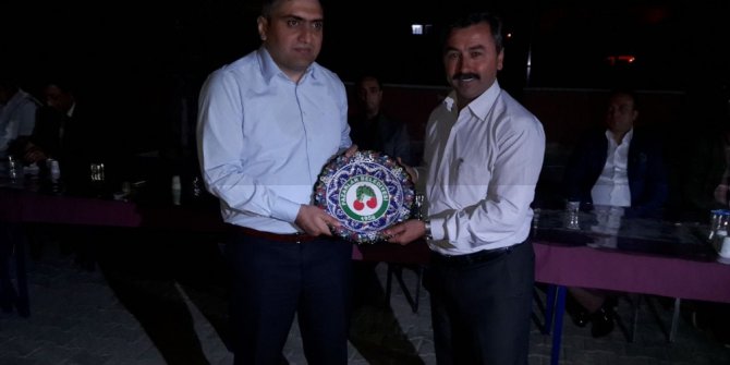 Kaymakam Karaaslan, Pazarlar’a gözyaşları ile veda etti