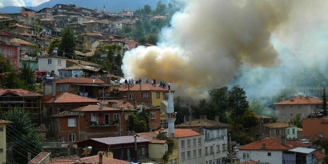 Yangın 5 Evi Kullanılamaz Hale Getirdi