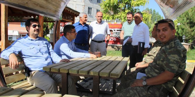 Varto’da oturma bankı ve çöp kutusu dağıtımı