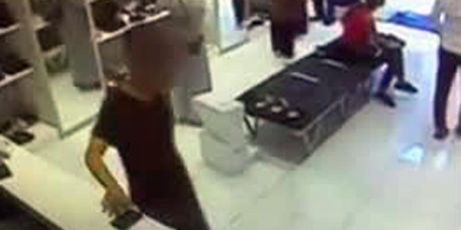 Beyoğlu’nda cep telefonu hırsızı kamerada
