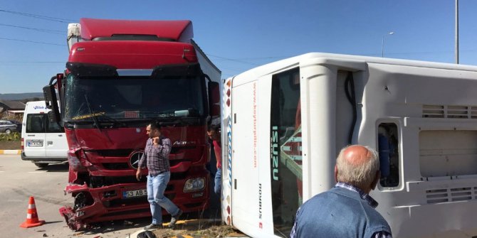Samsun’da tır ile midibüs çarpıştı: 7 yaralı