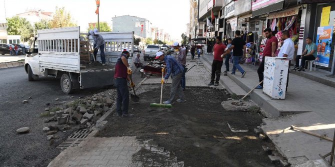 Muş Belediyesi tahribatları onarıyor