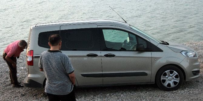 Kiraladığı Araçta Ölü Bulundu