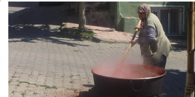 Bilecik’te kadınların salça yapımı başladı