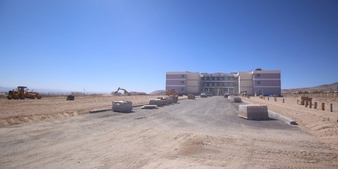 Fahri Mor Turizm Lisesi’nde çevre düzenleme çalışmaları