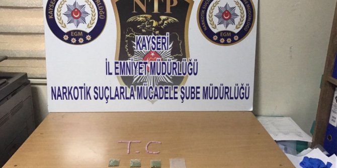 Uyuşturucu tacirleri kovalamaca sonrasında yakalandı
