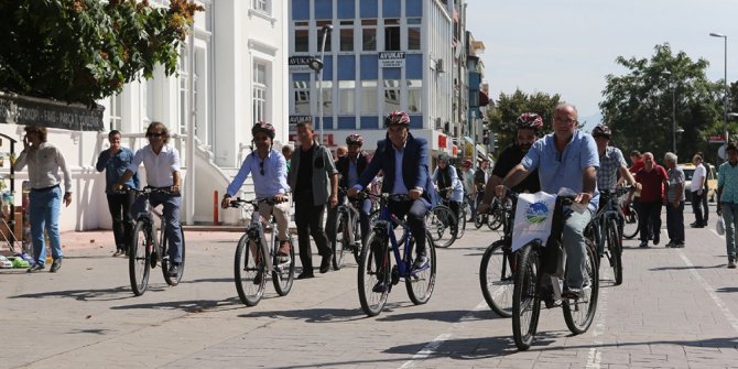 Sakarya’da basın mensuplarına bisiklet hediye edildi