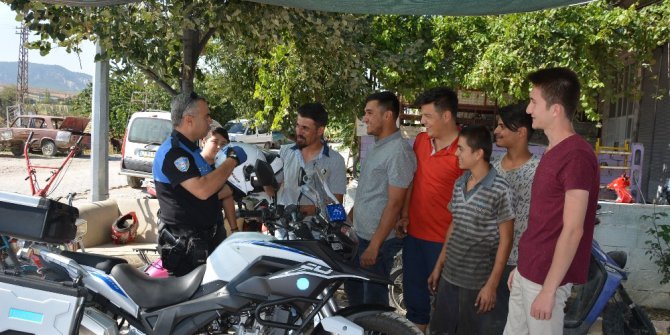 Polisten kask uyarısı