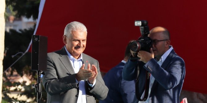 Başbakan Yıldırım, İzmir’de toplu açılış ve temel atma törenine katıldı