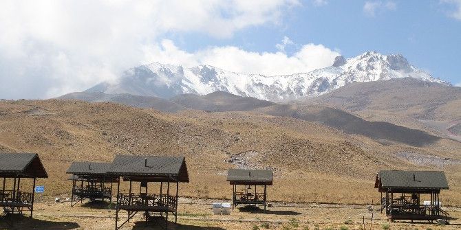 Erciyes’e Mevsimin 3. Karı Yağdı