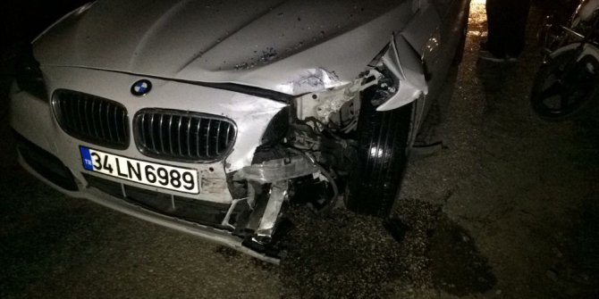 Otomobiller kafa kafaya çarpıştı: 2 yaralı