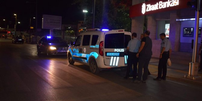 Valinin makam aracının önüne atladı