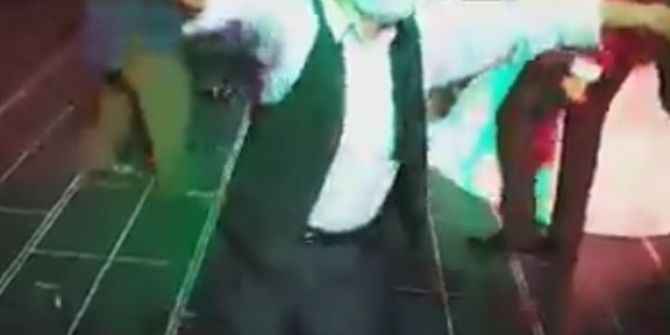 80’lik Dedenin Düğündeki Dansı İzlenme Rekorları Kırdı