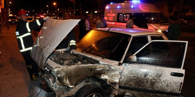 Otomobiller çarpıştı: 4 Yaralı